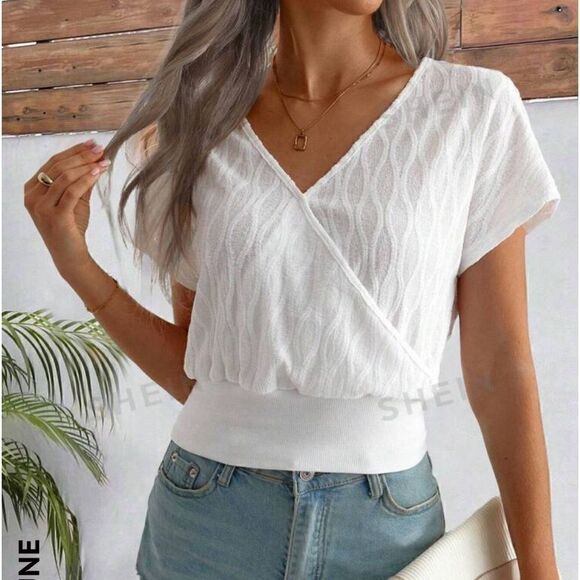 SHEIN white v neck slightly sheer top w banded hemline and cap sleeves size Lg - Picture 2 of 7